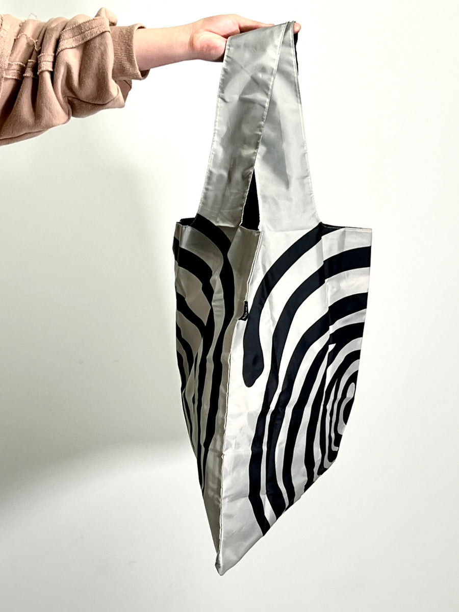 【LOQI】MUSEUM Collection LOUISE BOURGEOIS Spirals Black Recycled Bag LB.SB